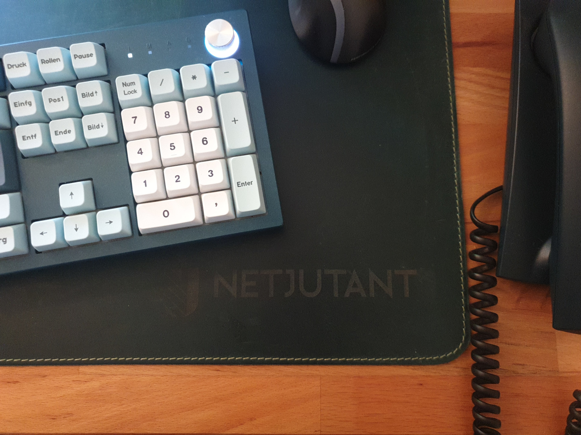 Der Schreibtisch in unserem Büro