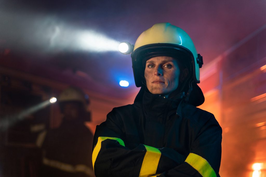 Eine Feuerwehrfrau